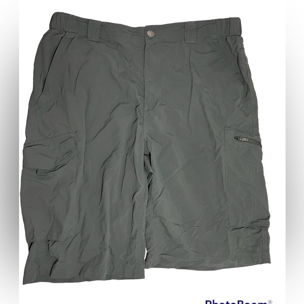 Columbia Grey Nylon Omni shade sun protection Cargo Shorts Size 34 x 12 in